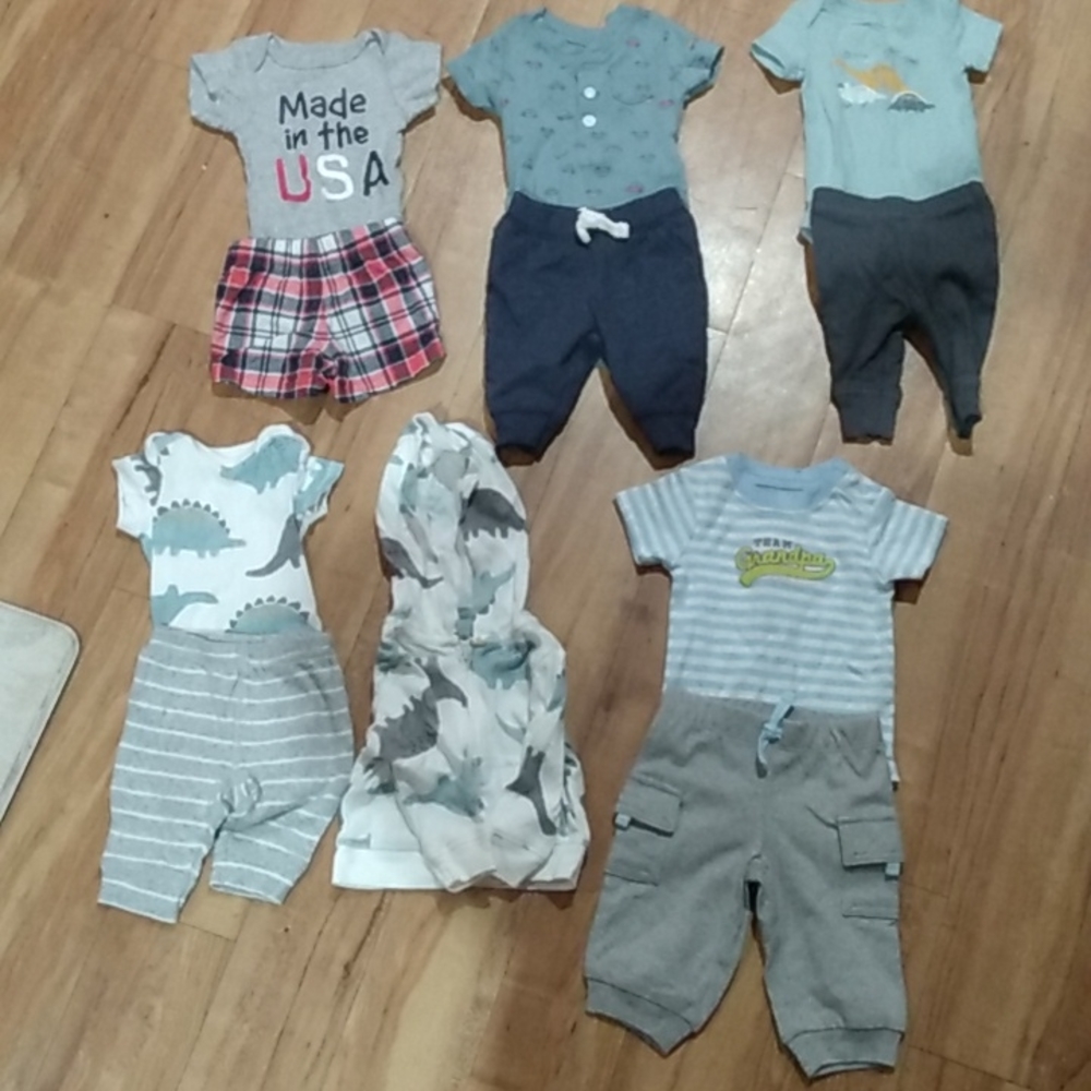 Newborn baby Carter's outfit lot